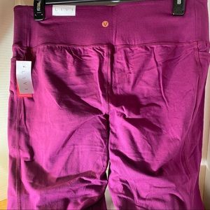LIVI 7/8 Legging NWT Crochet detail & pockets